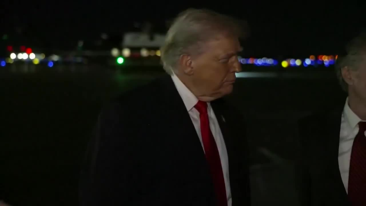 Frage: Haben Sie Putin in den Friedensrat eingeladen Trump: Ja. Er wurde eingeladen. Frage: Was halten Sie von Macrons Aussage, er werde dem Friedensrat nicht beitreten Trump: Hat er das gesagt Niemand will ihn dabei haben, weil er bald nicht mehr im Amt ist. Wenn sie sich feindselig fühlen, werde ich 200 % Zölle auf seine Weine und Champagner erheben, und dann wird er beitreten.